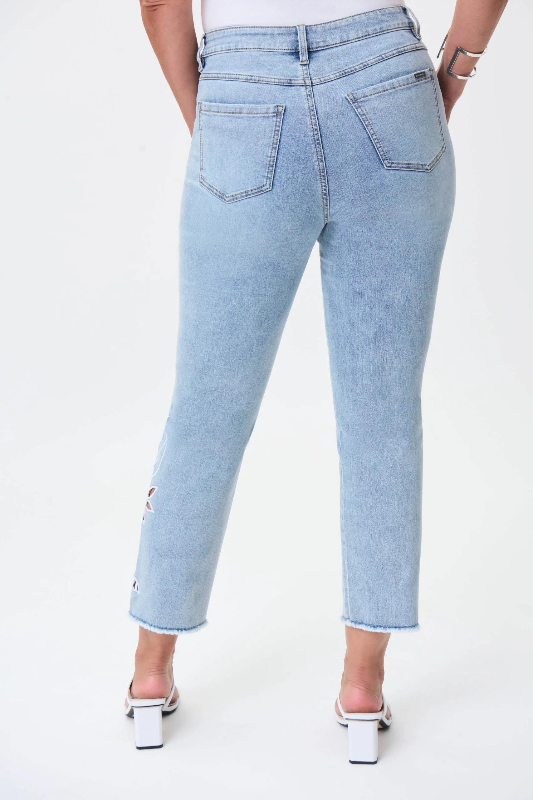 Joseph Ribkoff Embroidered Straight Cropped Jeans - Image 4